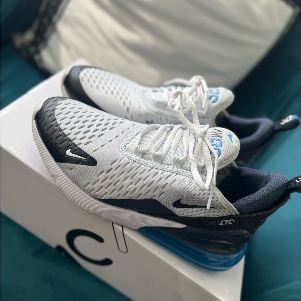 Nike Kids 6.5y WMNS 8 Air Max 270 White and Blue Sneakers
